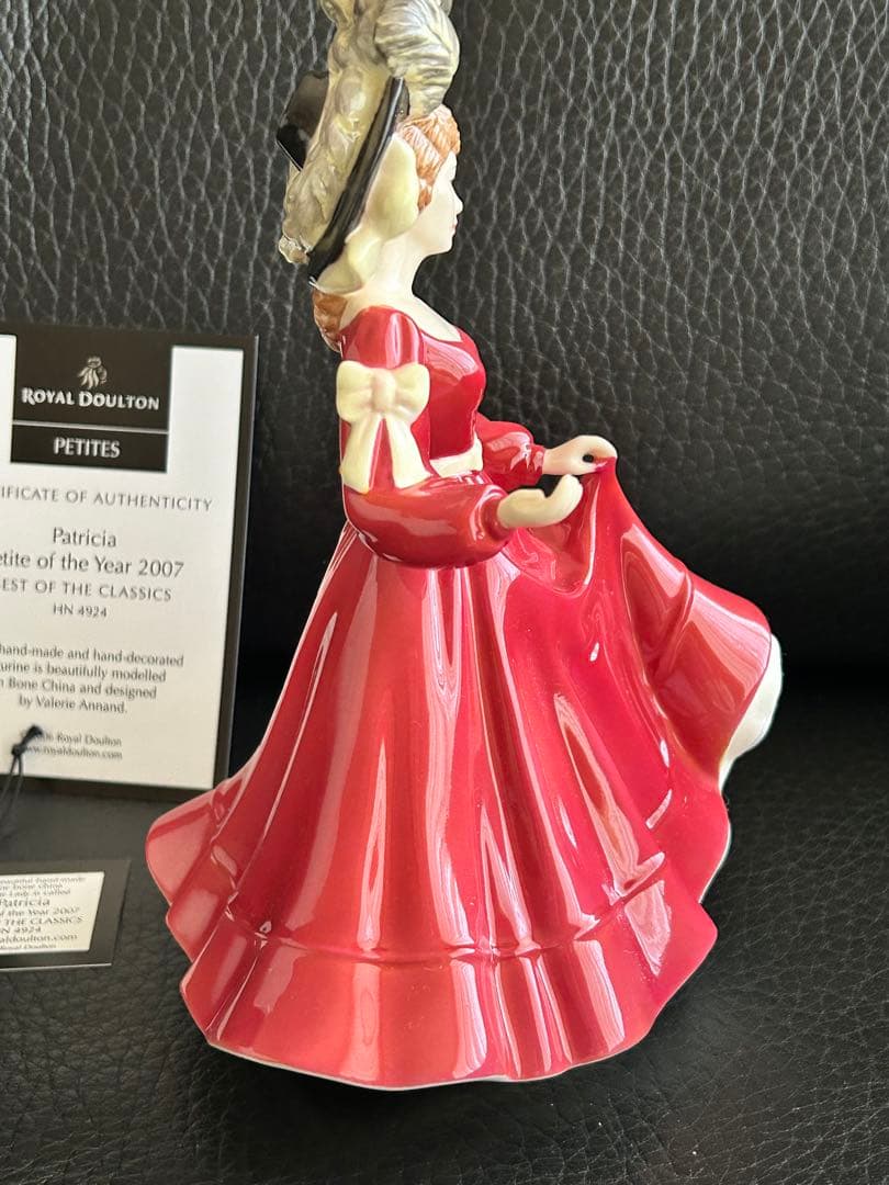   petites ロイヤルドルトン　美しい貴婦人