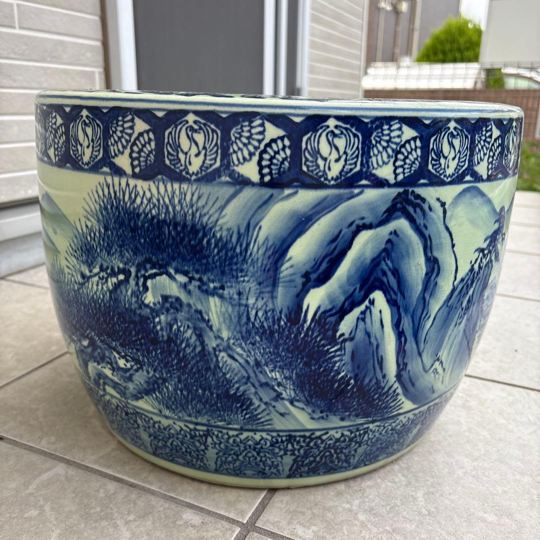 火鉢 陶器鉢 染付 古民具 睡蓮鉢 金魚鉢 有田焼 水鉢 花柄 彫り 伊万里焼