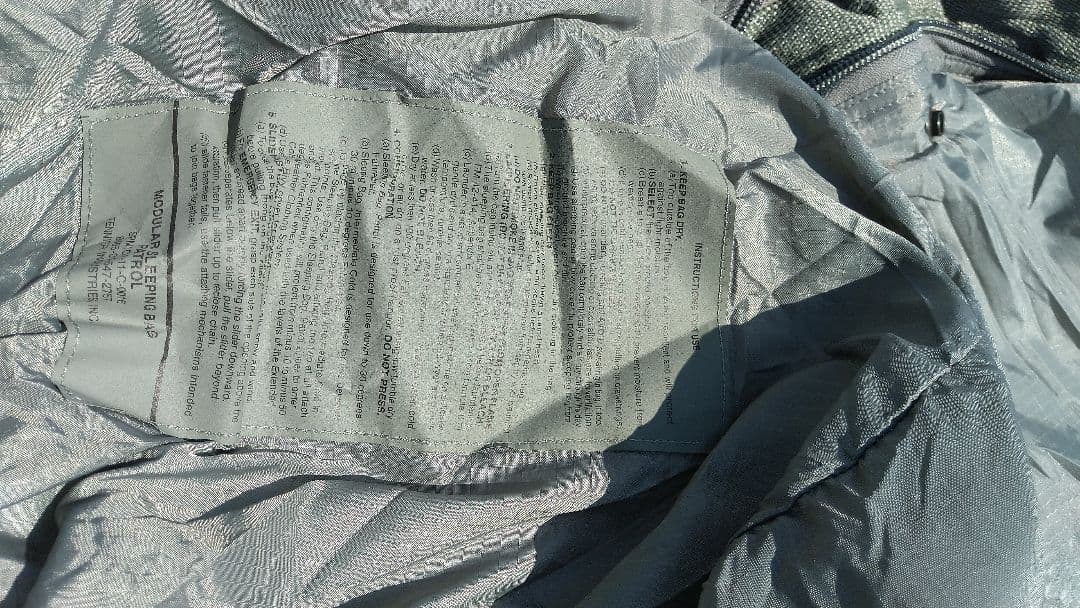 キャンプに! Wahiawaアメリカ陸軍 ACUモジュラースリーピングバッグ1個