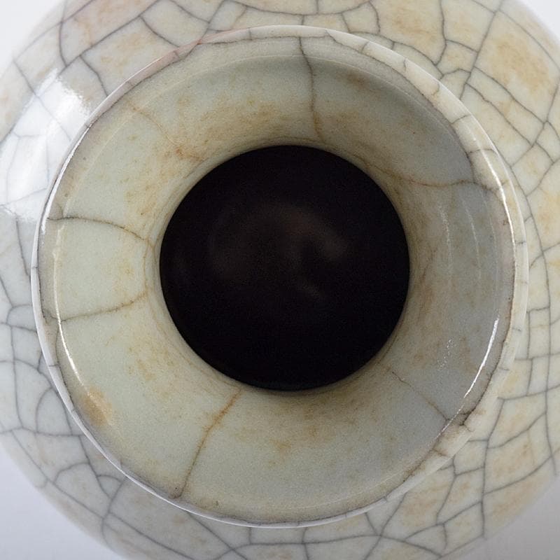 中国　大明成化年製　哥窯　白磁　金糸鉄線　氷裂文瓶　M　R7931E