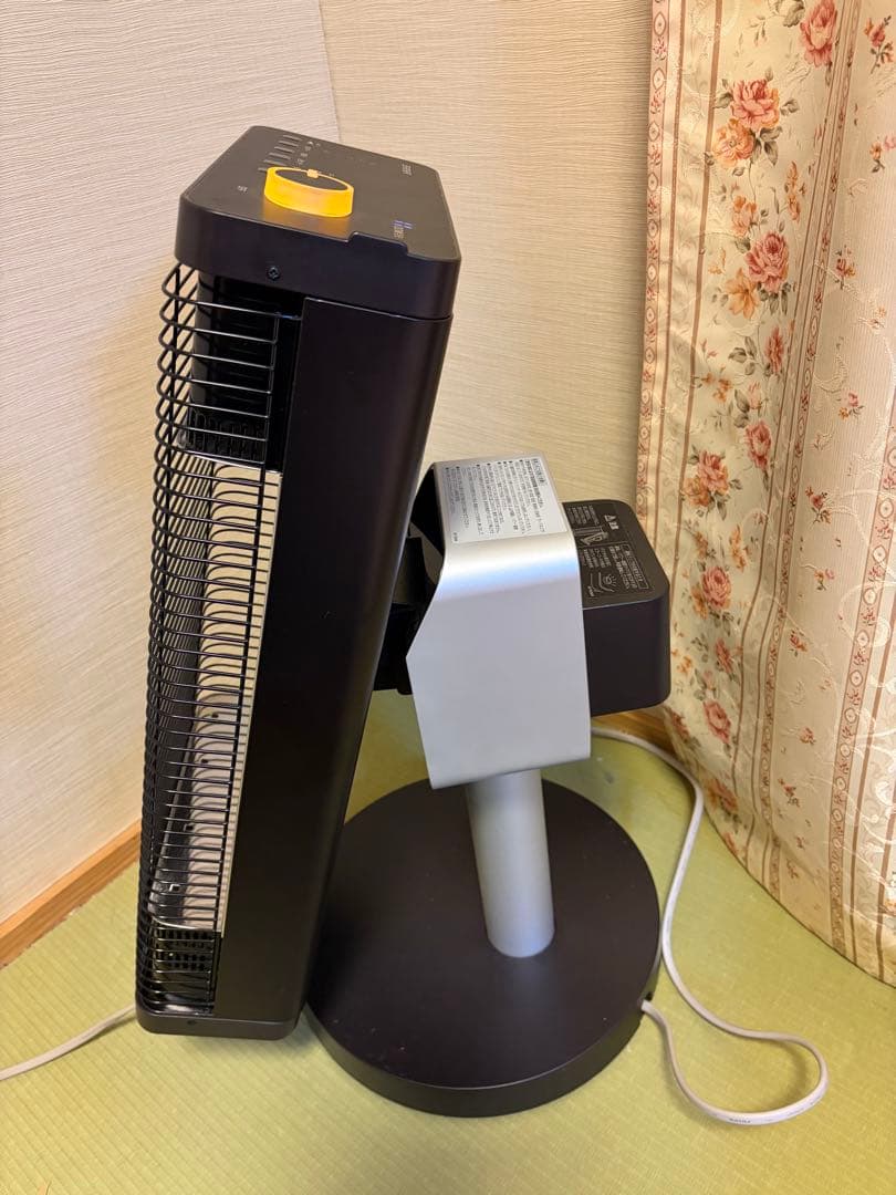 タワー型電気ヒーター ブラック