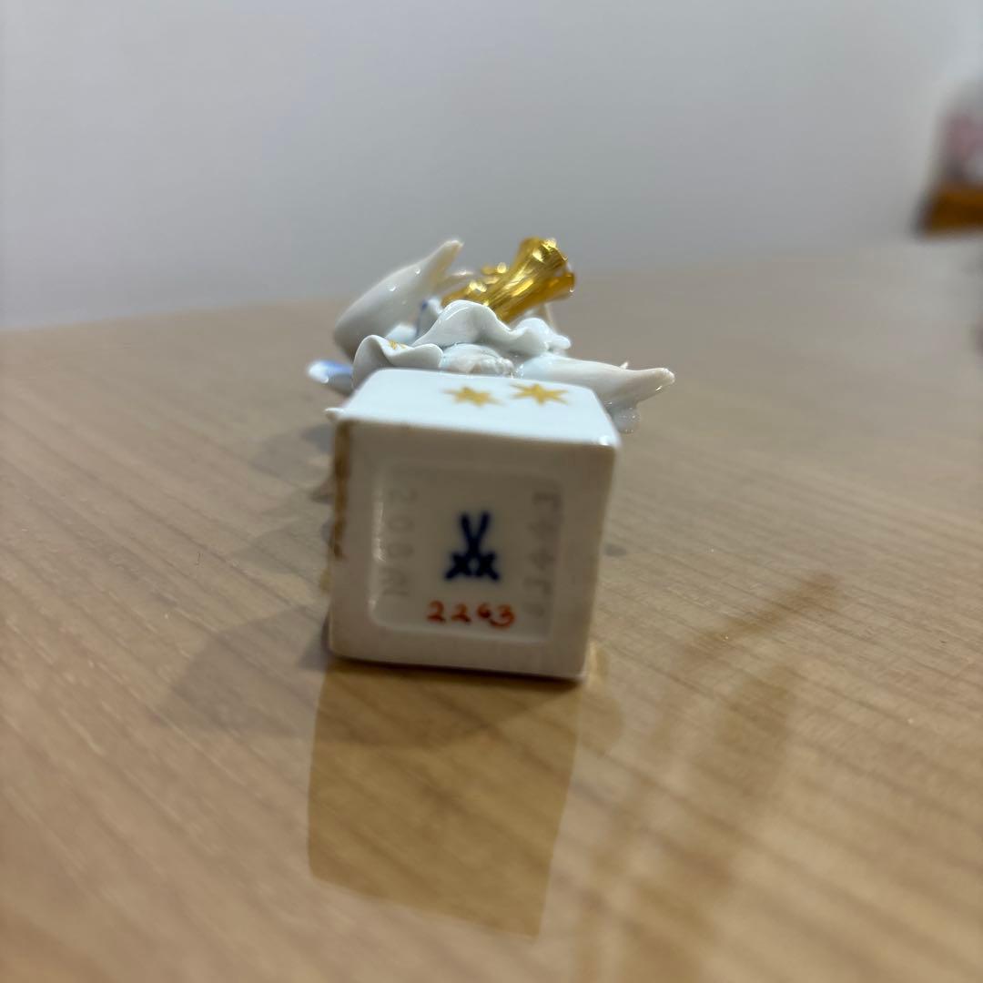 サックスを持つ天使のフィギュア　マイセン