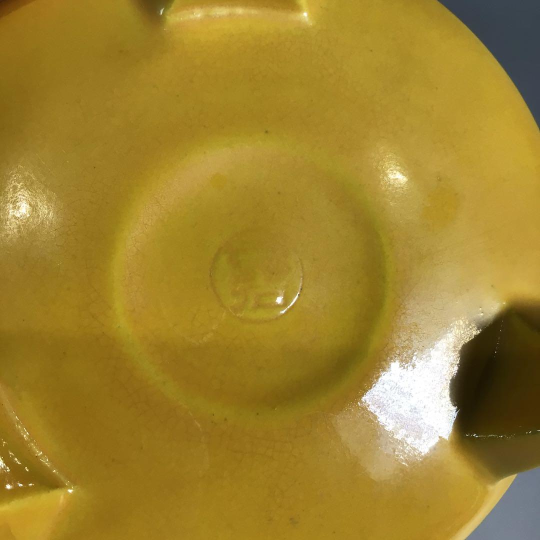 Ｐ２９８　香炉　『在銘』『黄交趾』『唐草文』『三ツ足香炉』　木箱　茶道具