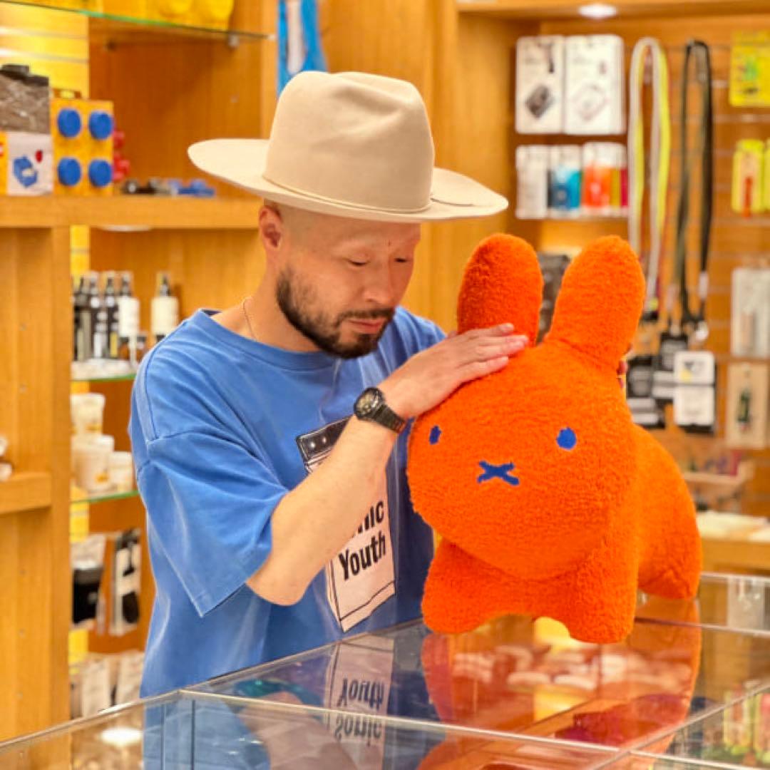 ビームス別注idesブルーナボンボンふわモコラビット