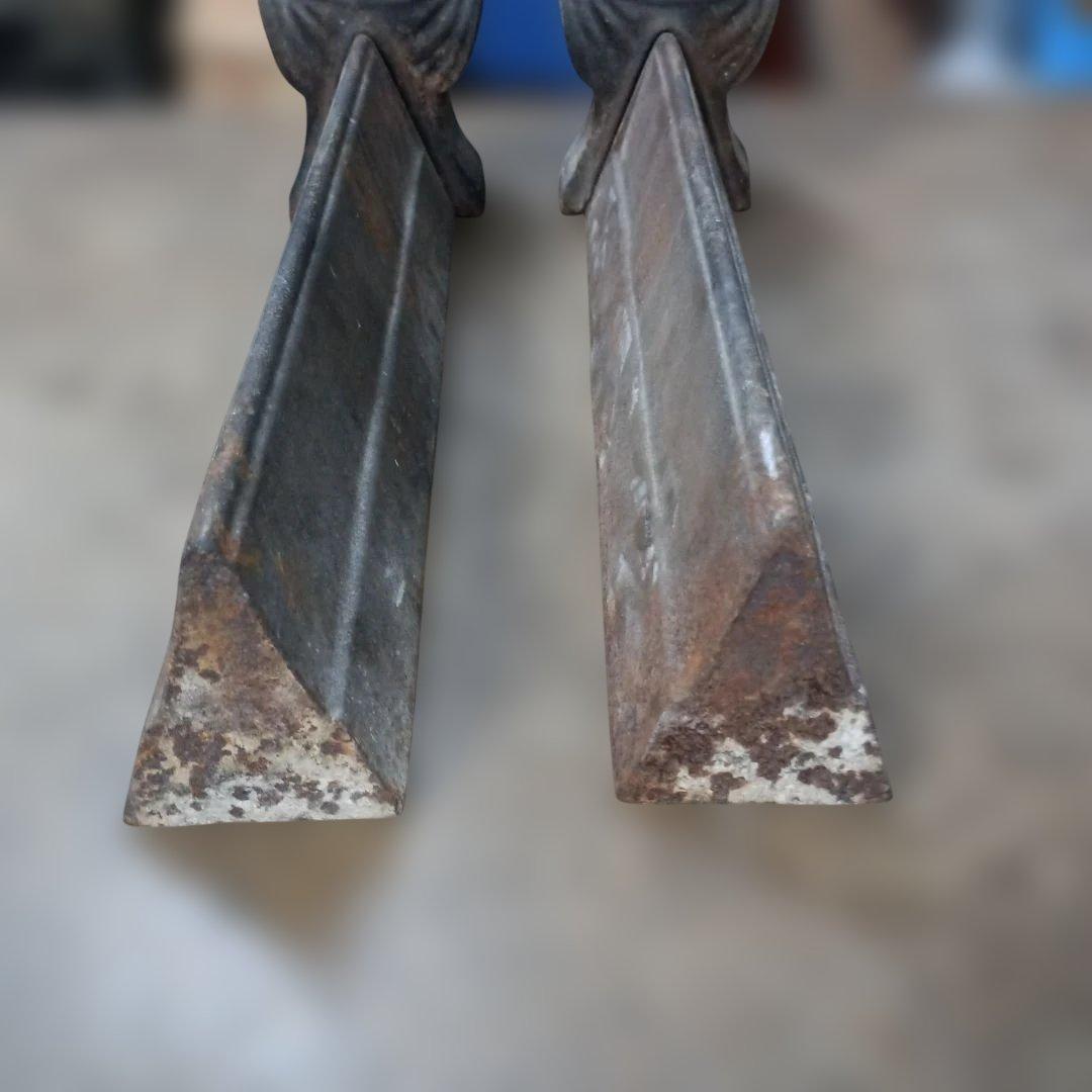 5107）ヴィンテージ　鋳鉄製のファイヤードッグ　ファイアドッグ　暖炉用品