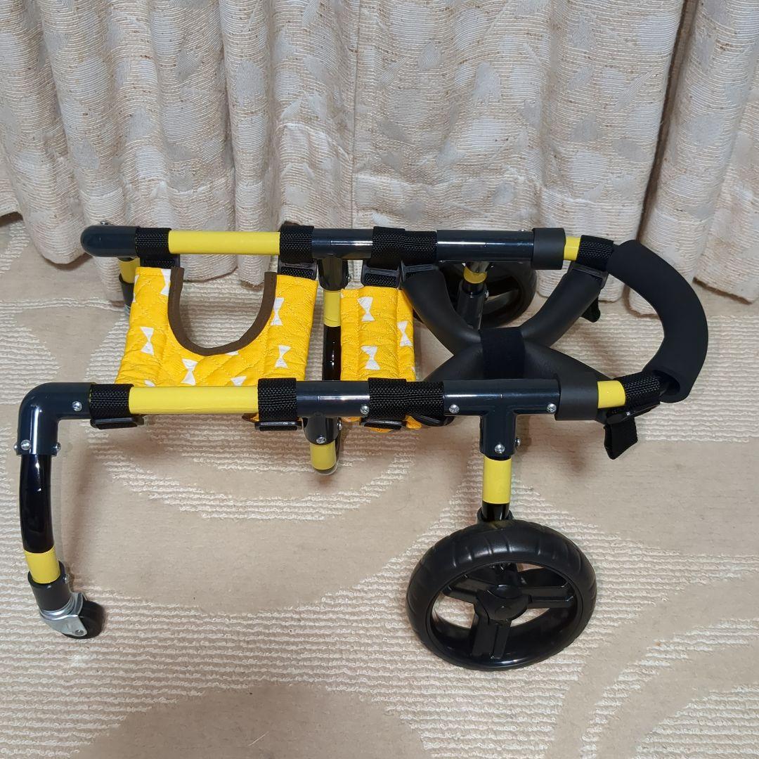 ワンちゃん4輪　リハビリ　食事補助　犬用車椅子　歩行補助　犬の歩行器