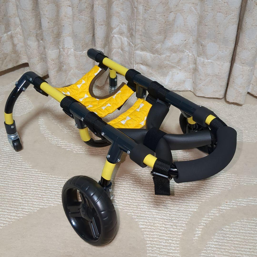 ワンちゃん4輪　リハビリ　食事補助　犬用車椅子　歩行補助　犬の歩行器