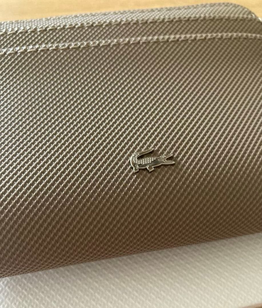 ラコステ ケース ベージュ 財布