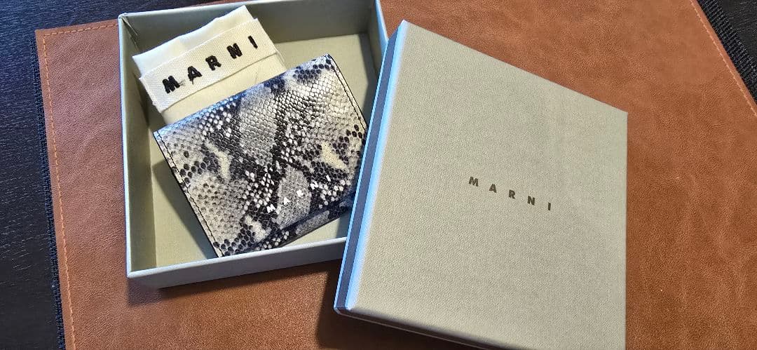 超美品☆MARNI☆小銭入れ☆ミニ財布☆マルニ☆パイソン