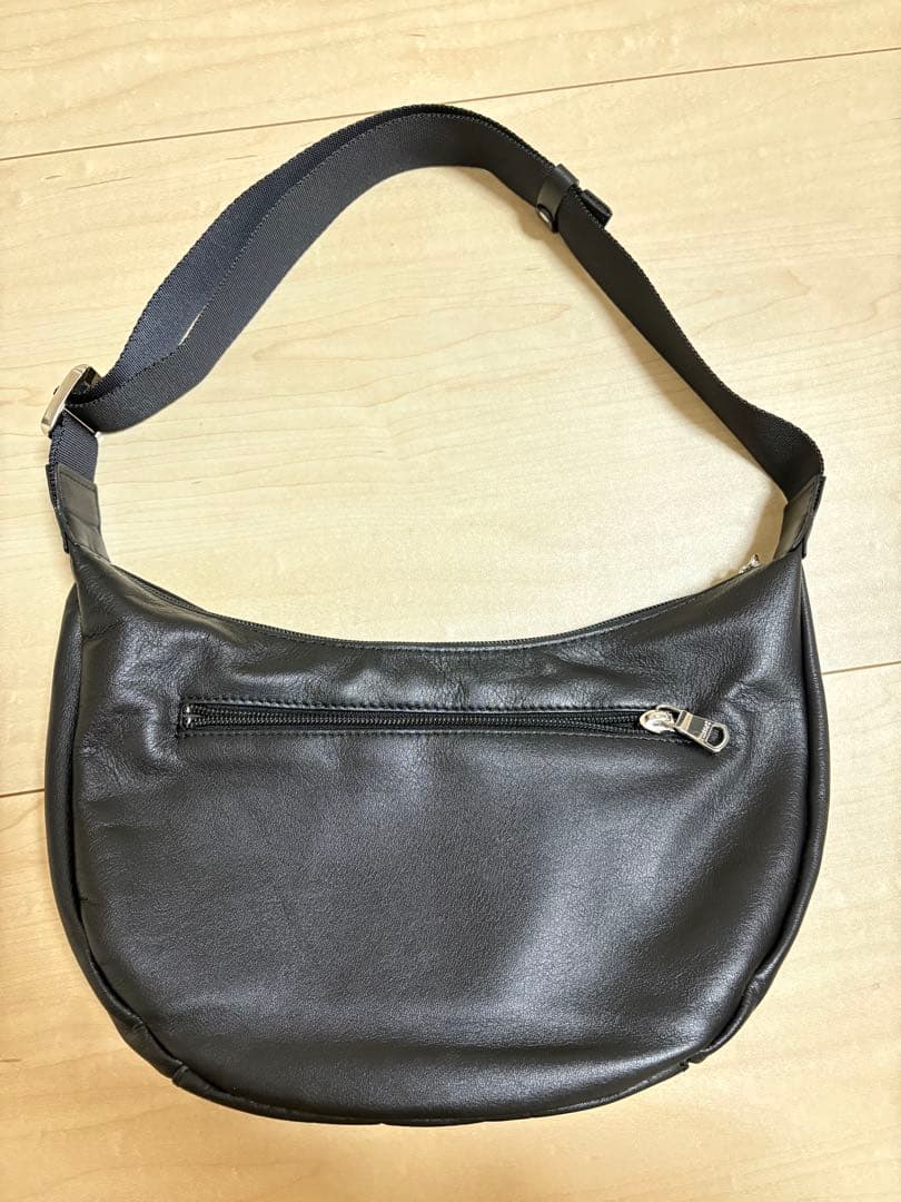 russet ラシット　ブラック ソフトレザーラウンドショルダーバッグ