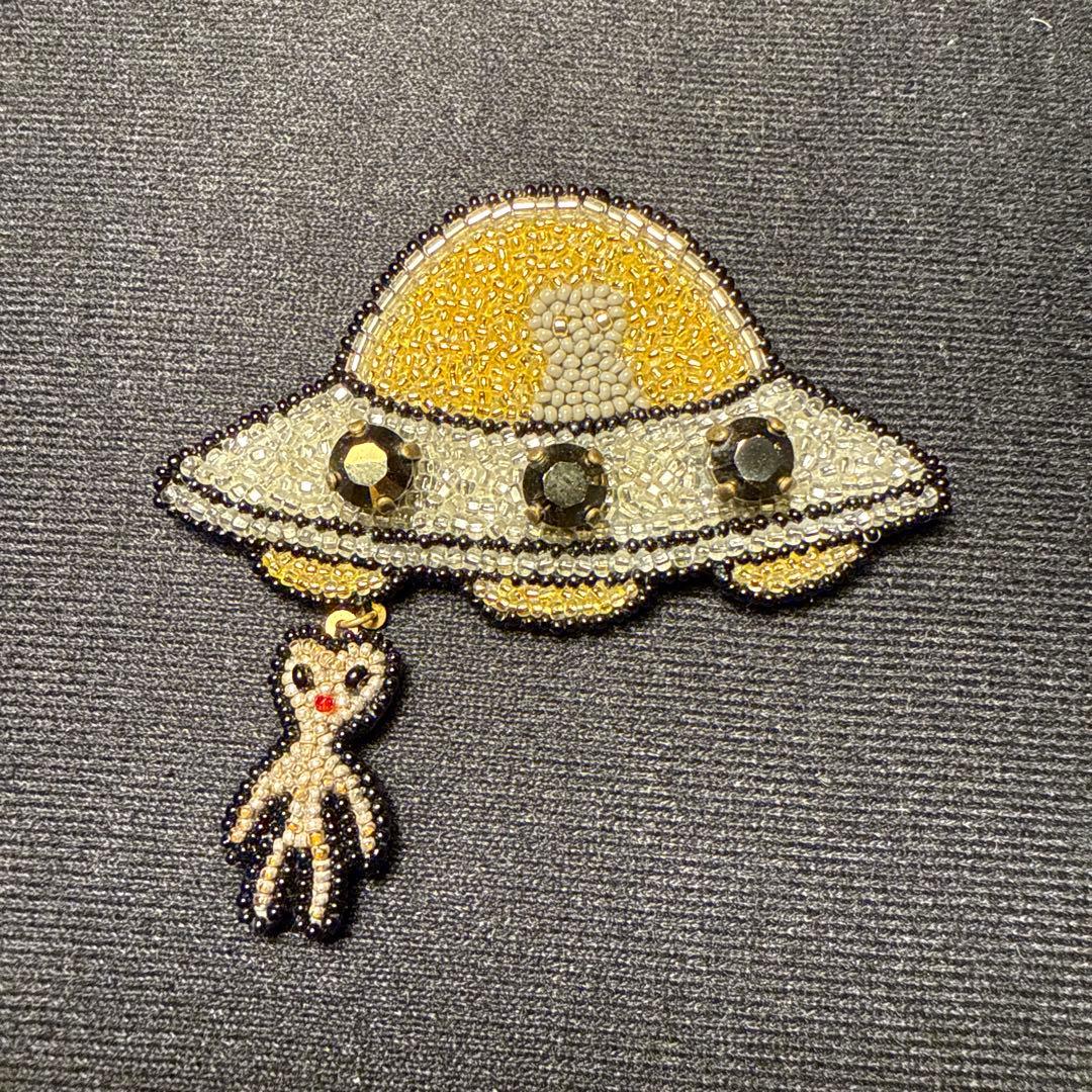 小林モー子 Moko Kobayashi UFOエイリアンビーズブローチ