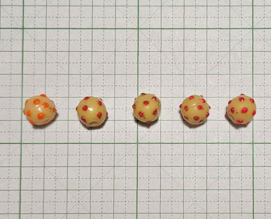 アフリカとんぼ玉　アンティーク　レイズドスカンク　特色