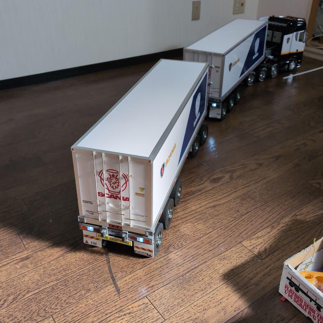 タミヤスカニア ダブルス大型トレーラー LEDキャブサスとリーフサス付き。