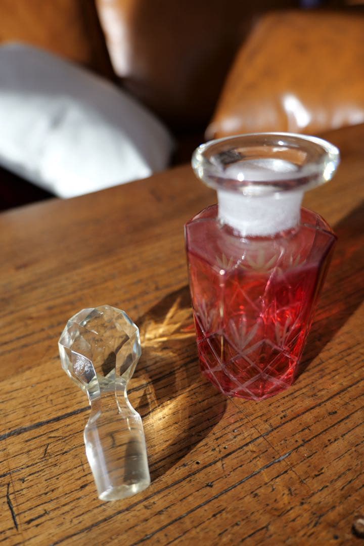 フランス　アンティークの香水瓶　オールドバカラ？