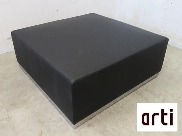 美品■ARTI■インターセクト■黒総革■オットマン/スツール■モダンデザイン■