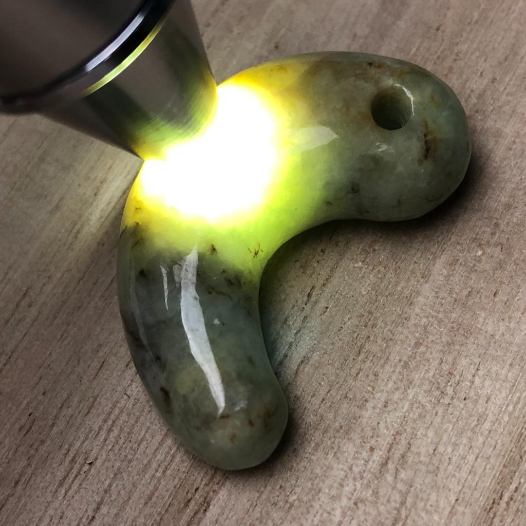 勾玉 翡翠　ヒスイ　糸魚川　翡翠　ケース付き