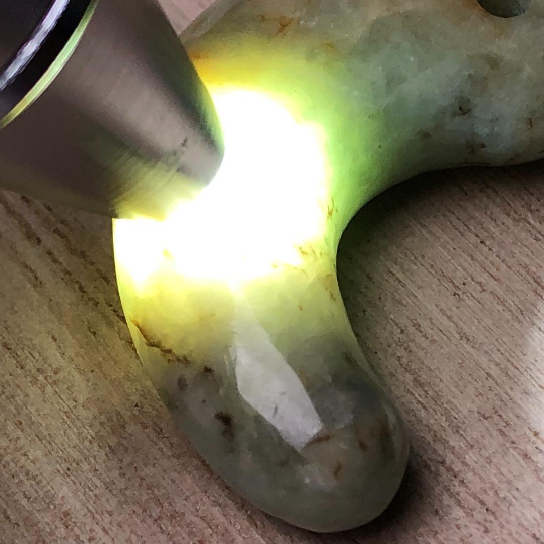 勾玉 翡翠　ヒスイ　糸魚川　翡翠　ケース付き