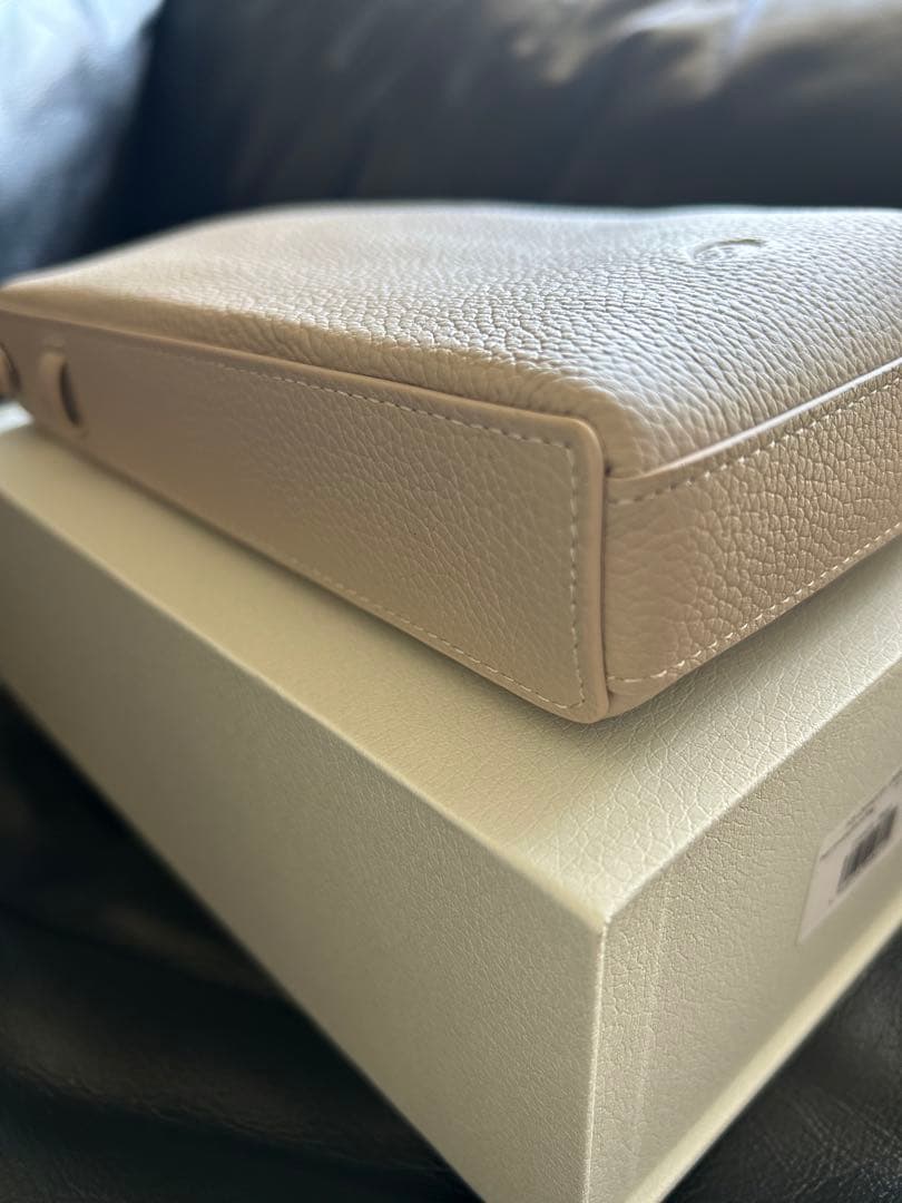 新品❗️DEMIU Petit Smartphone Bag ストラップ付ベージュ