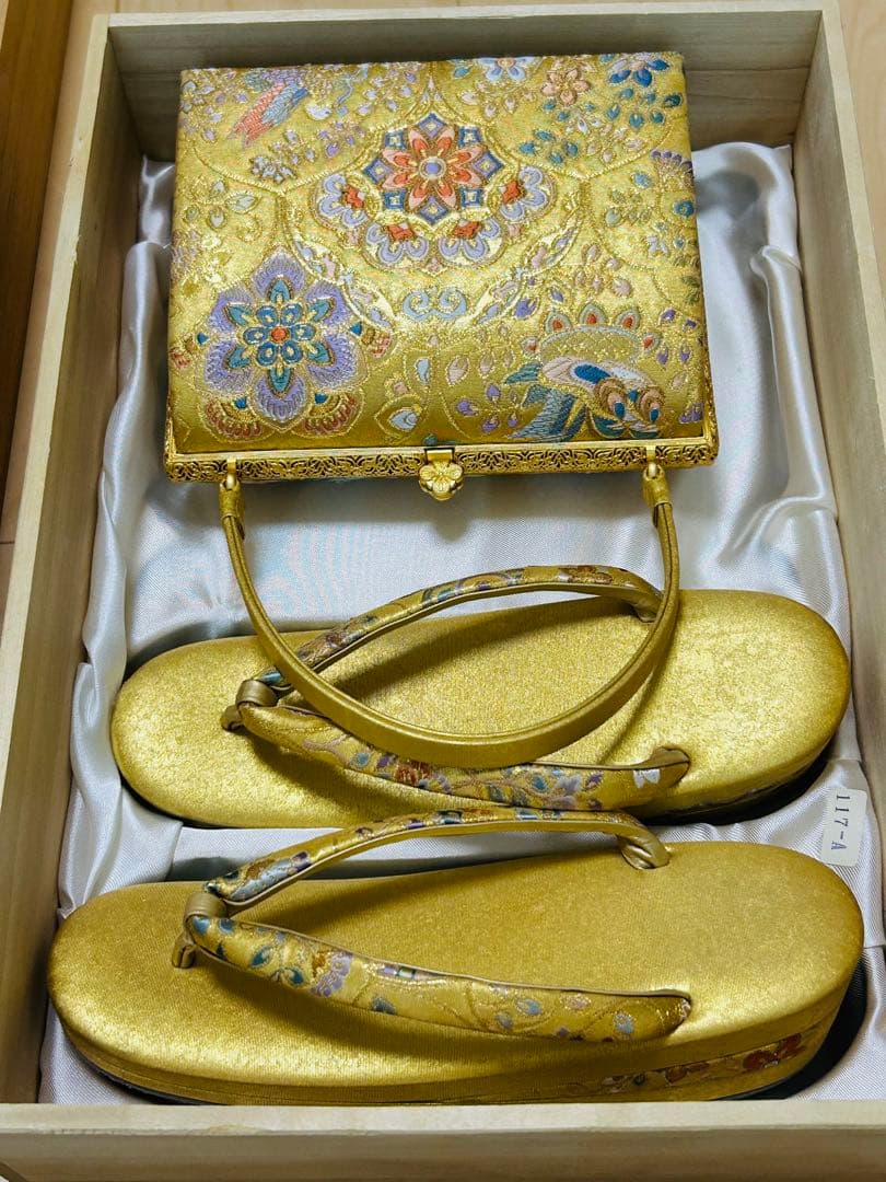 老舗和装 京都『伊と忠 長嶋成織物 瀞金錦 草履 ハンドバッグ』二箱セット 美品