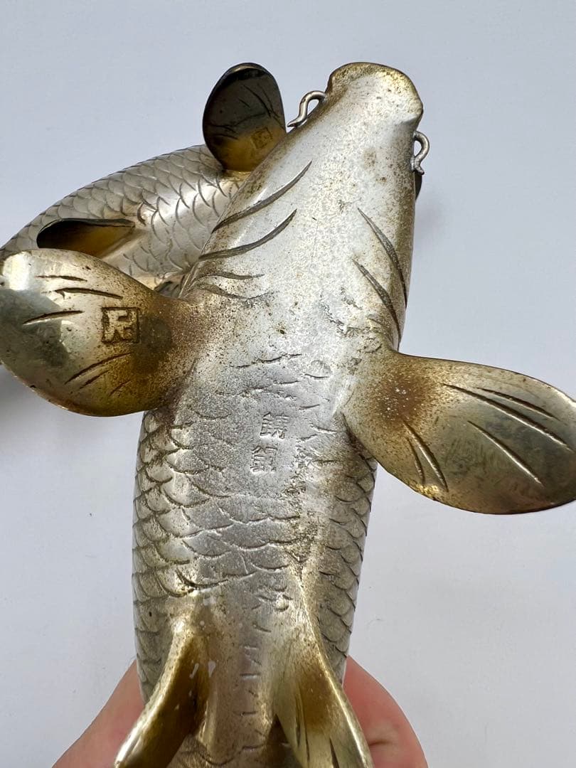 双鯉 在銘 金銀 ２匹揃 金属工芸 置物 縁起物 鯉 在銘