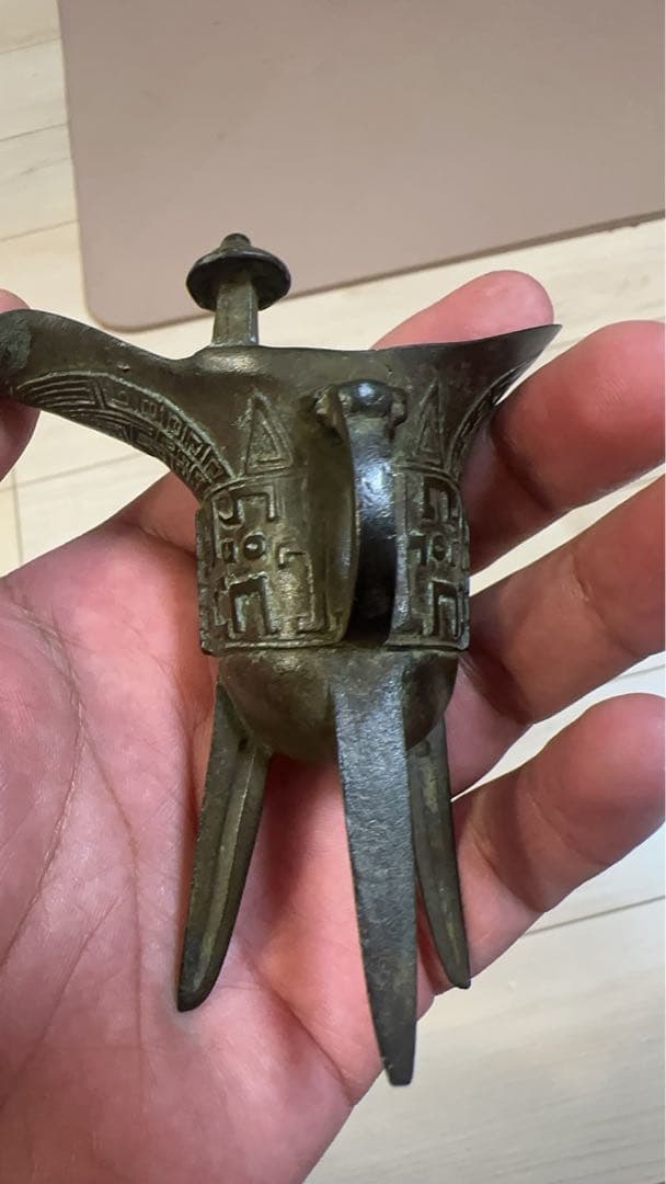 ト*ワ様 酒器，爵杯，金属製三脚型工芸品 幾何学模様