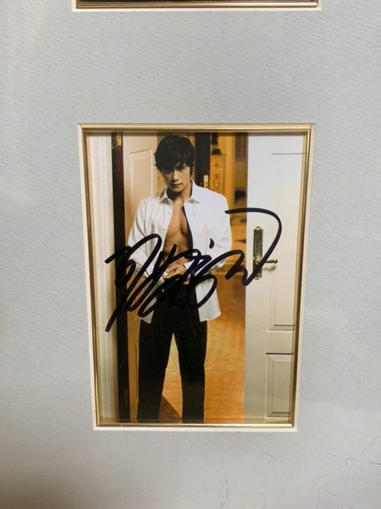 イ・ビョンホンの直筆サイン入り生写真6枚セット額縁入りです‼️保証書付きです。