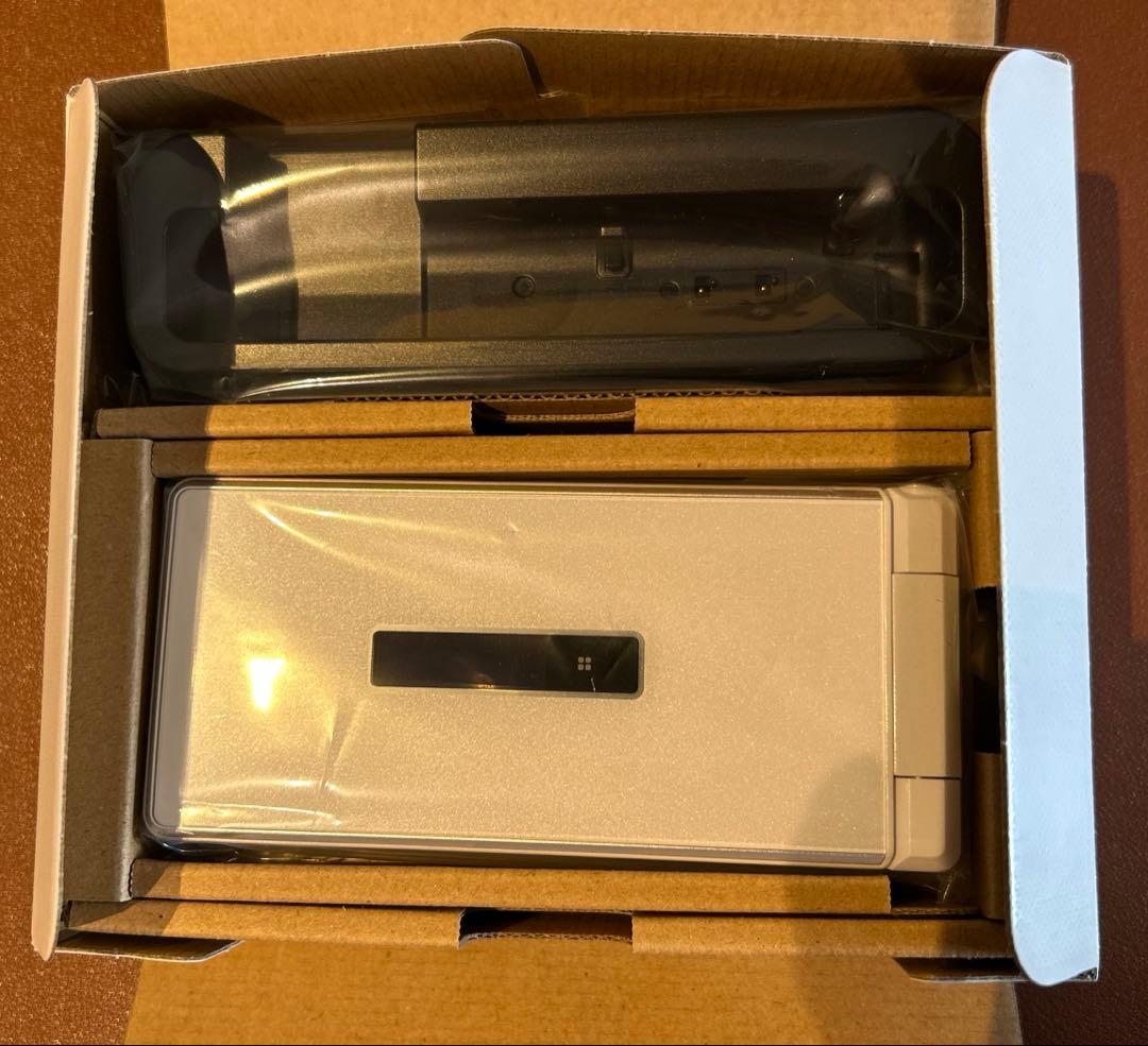 ［新品・希少］未使用docomo AQUOS 携帯SH-06G充電器ドックセット