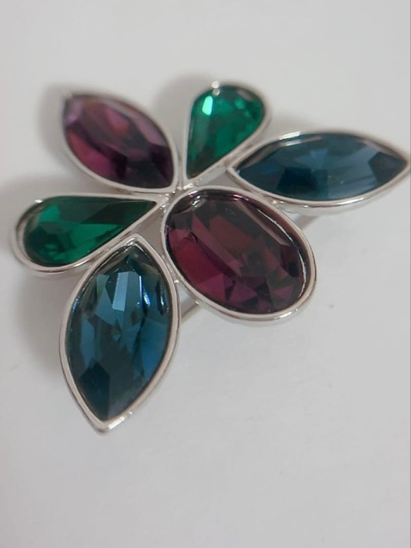 イヴサンローランYVESSAINTLAURENT ピンブローチ　ヴィンテージ