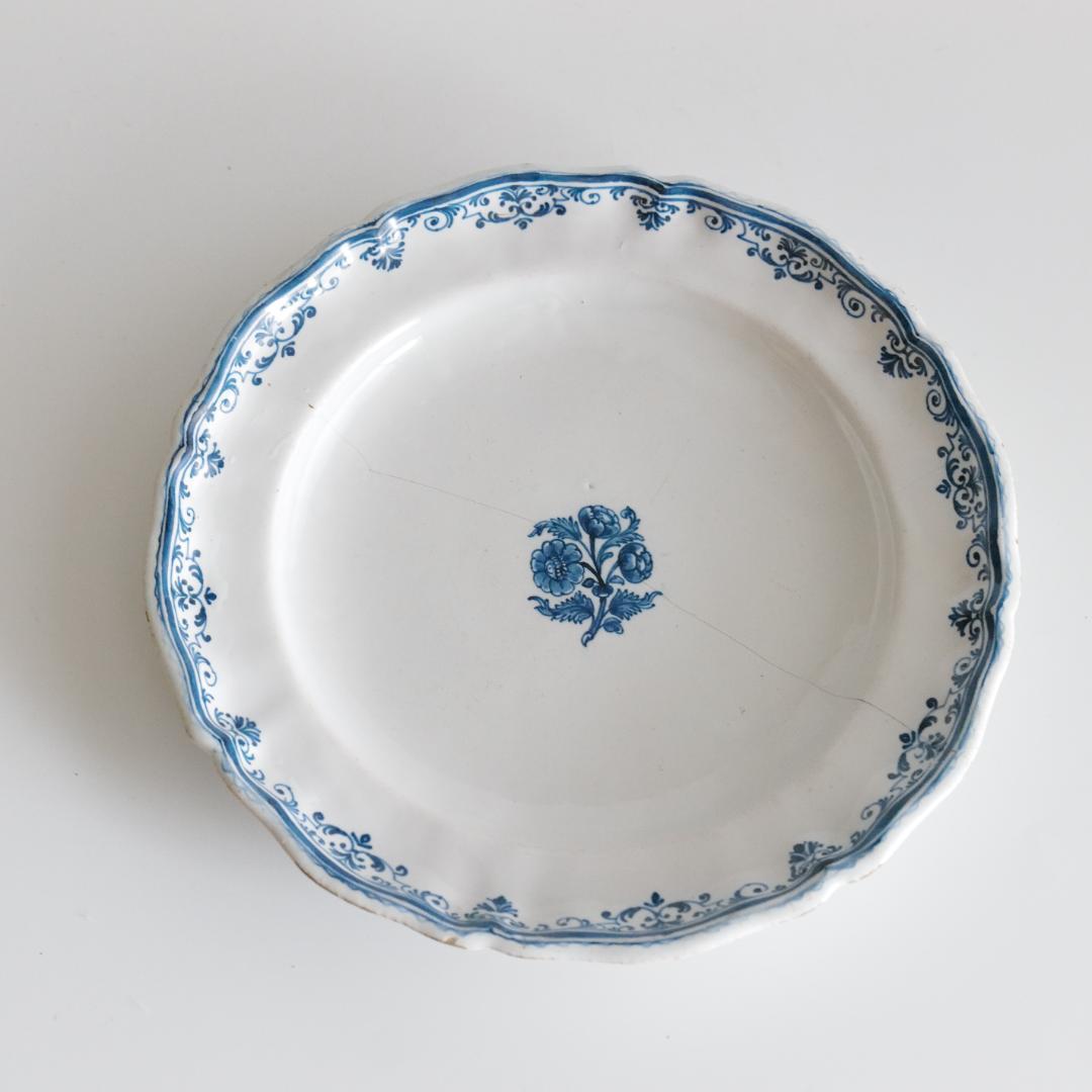 ムステイエ 18世紀の小花柄皿 B