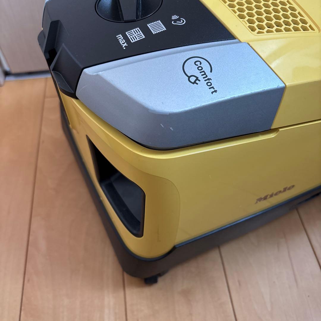 Miele ミーレ　紙パック式掃除機　Compact C2 SDAO0CY