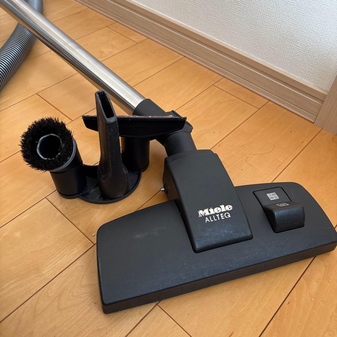 Miele ミーレ　紙パック式掃除機　Compact C2 SDAO0CY