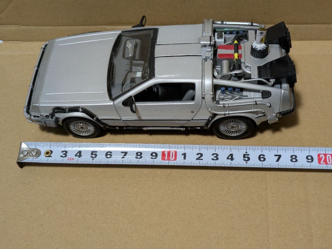 WELLY　　バックトゥザフューチャーPART2 デロリアン　1/24