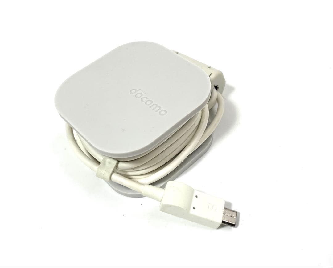 Docomo ドコモ F-01M らくらくホン 判定○ 充電器付き 携帯電話