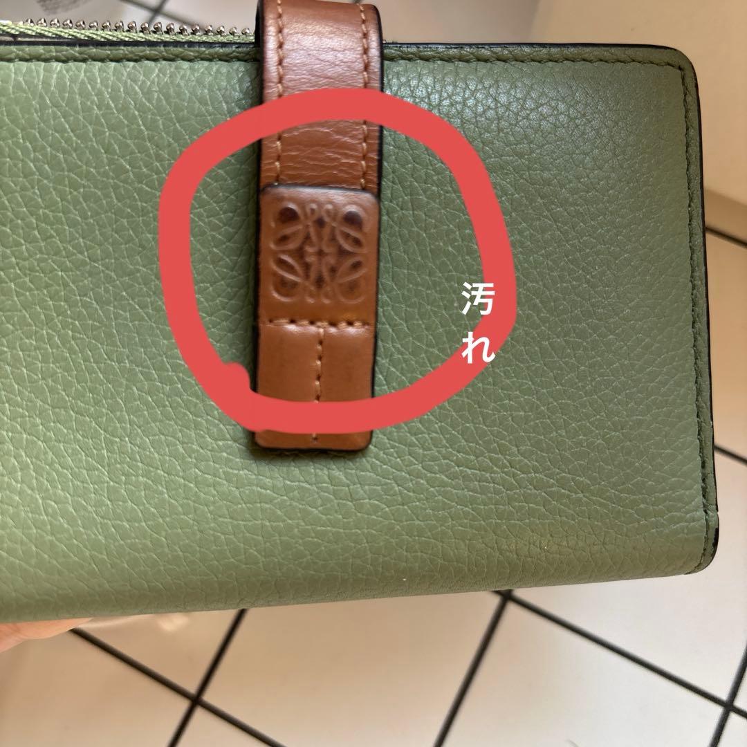 LOEWE オリーブグリーン 二つ折り財布