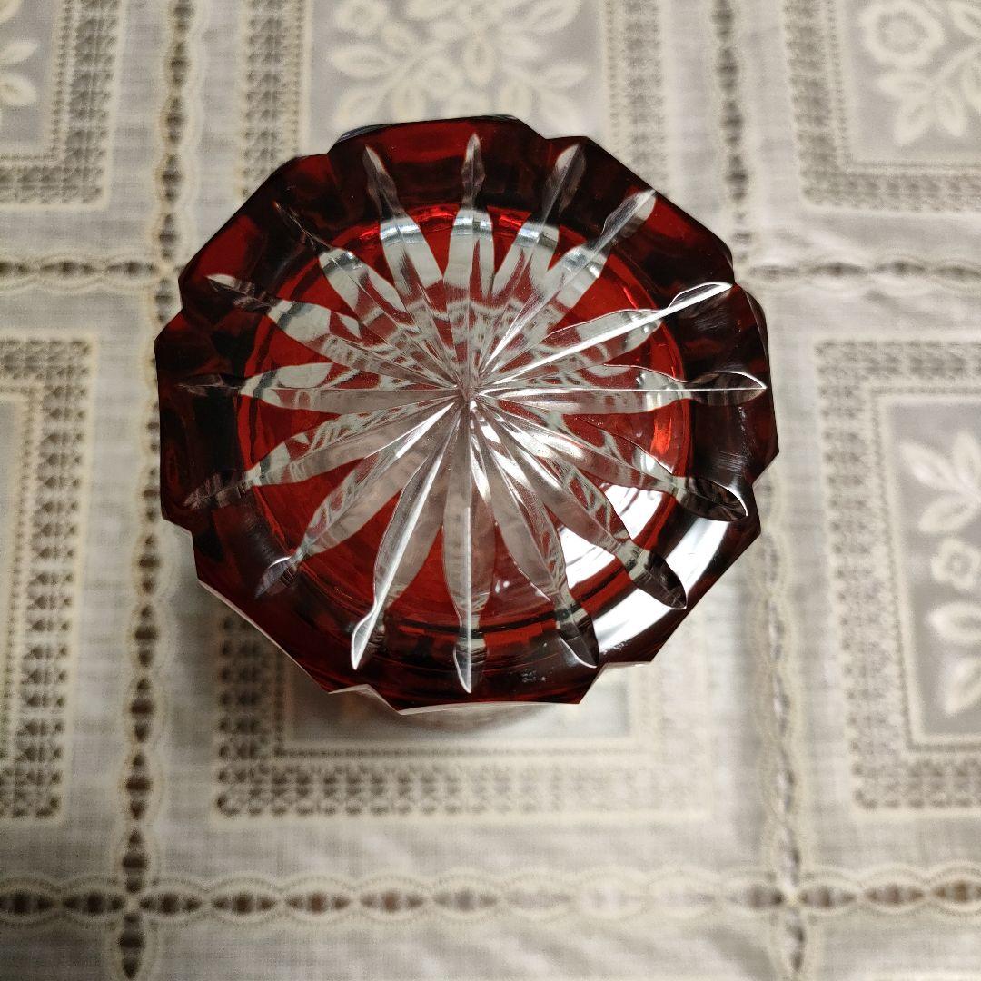 \"未使用\" ヤマザキガラス製　薩摩切子　南蛮赤　矢来籠目　菊透かし紋様　栞＆共箱