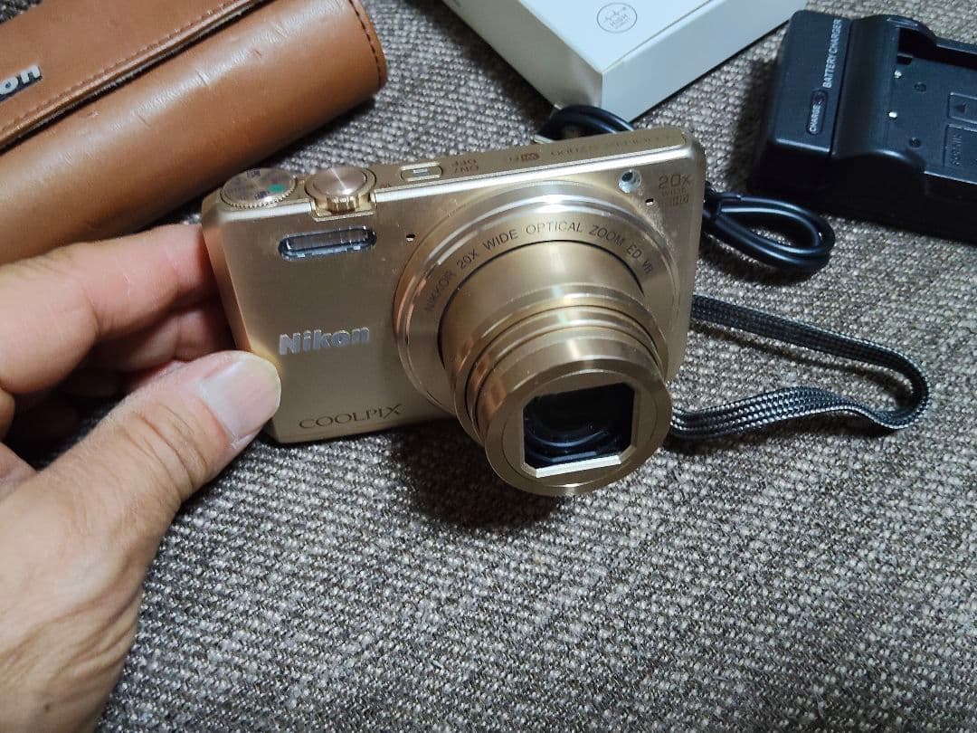 デジタルカメラ Nikon COOLPIX S7000
