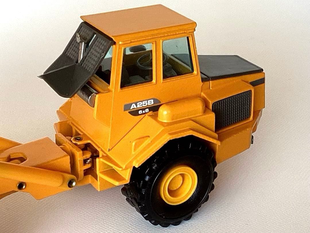 Volvoミニカー　ボルボアーティキュレートダンプ1991年　NZG1:50絶版