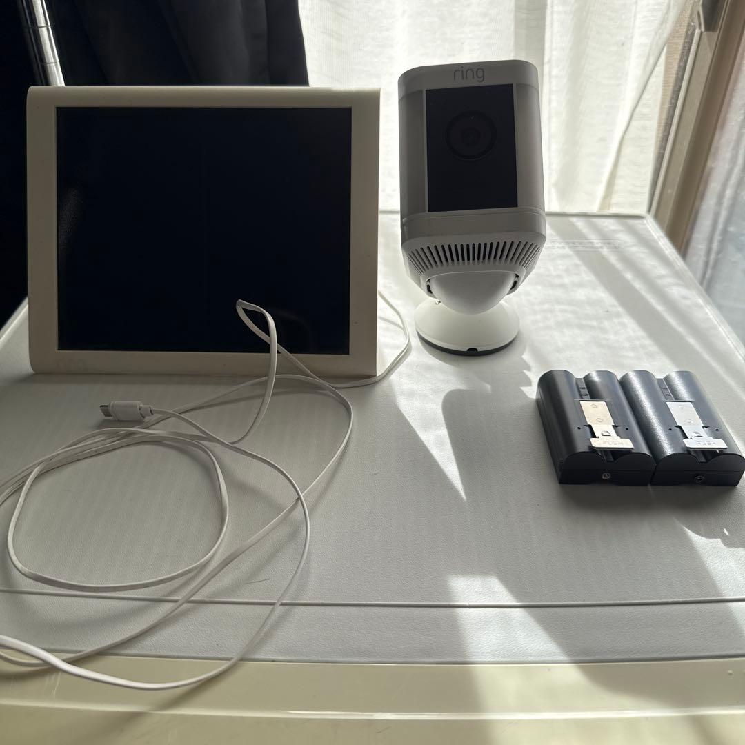 Ring Spotlight Cam Plus　バッテリー2個　ソーラー付き