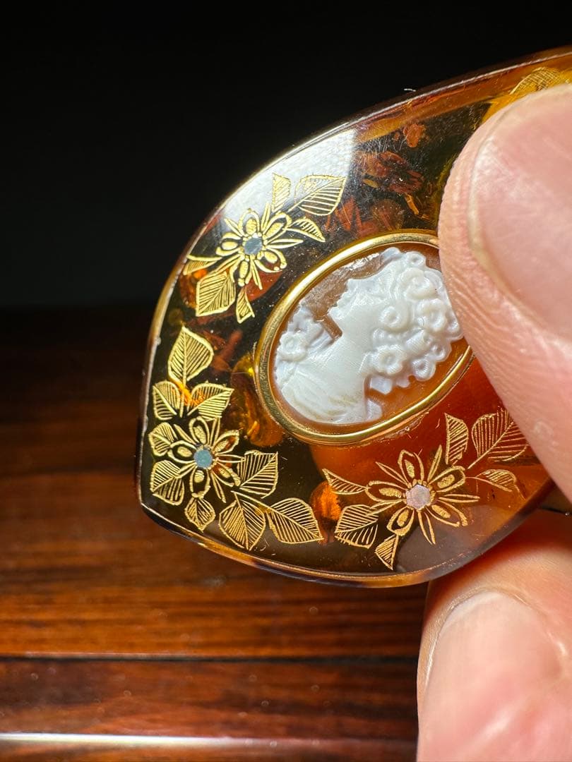 カメオ　琥珀ペンダント　鼈甲　首飾り　作家物　金彩