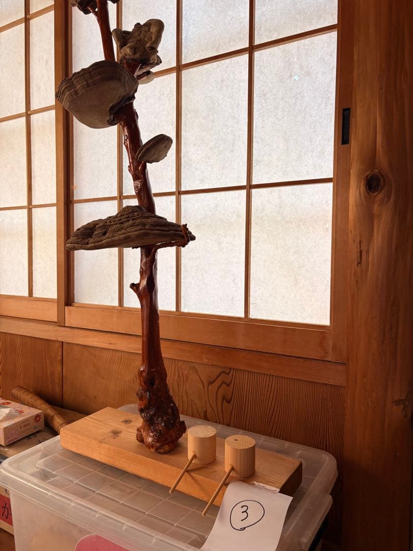 木製キノコデザインの置物