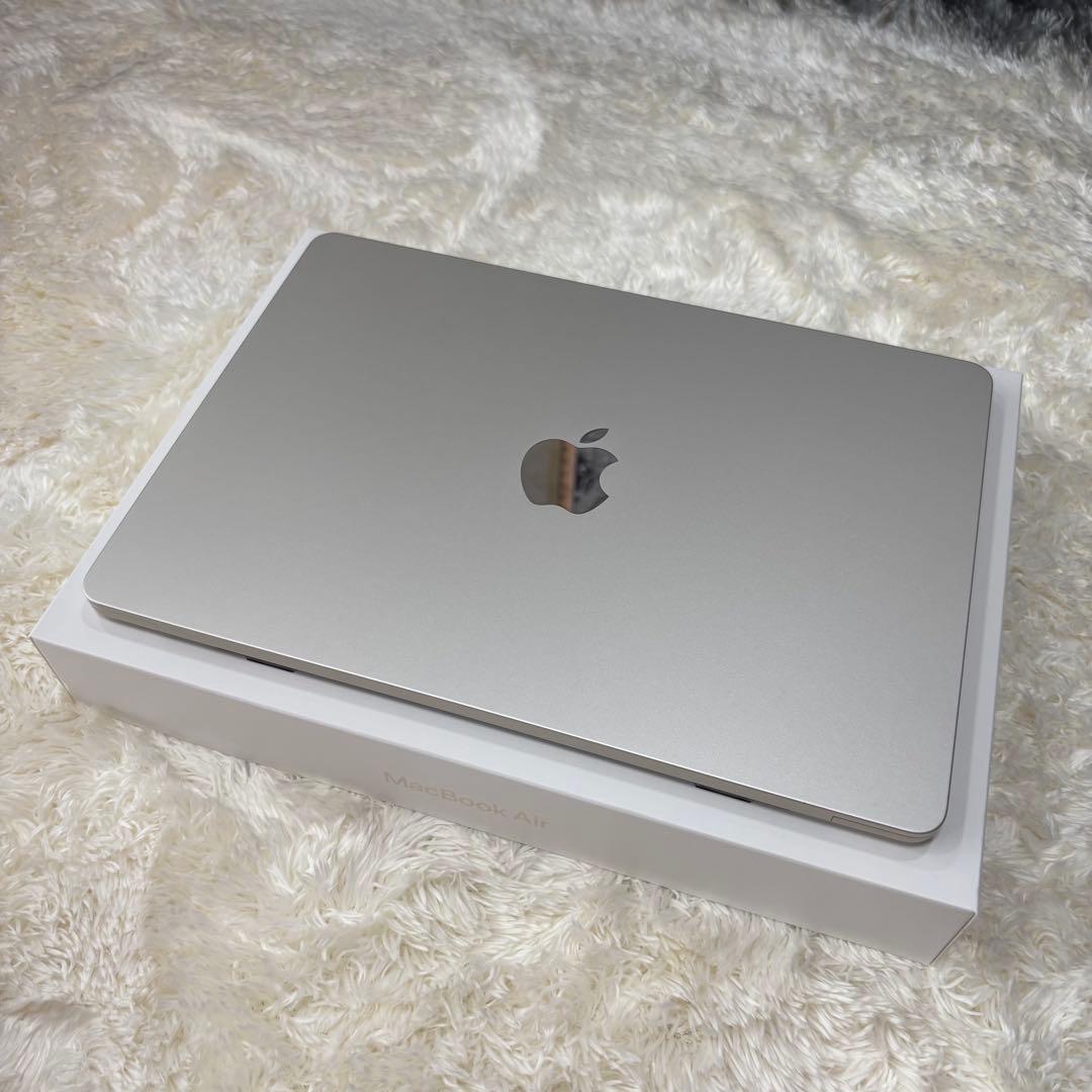 Apple MacBook Air M2 13.6インチ