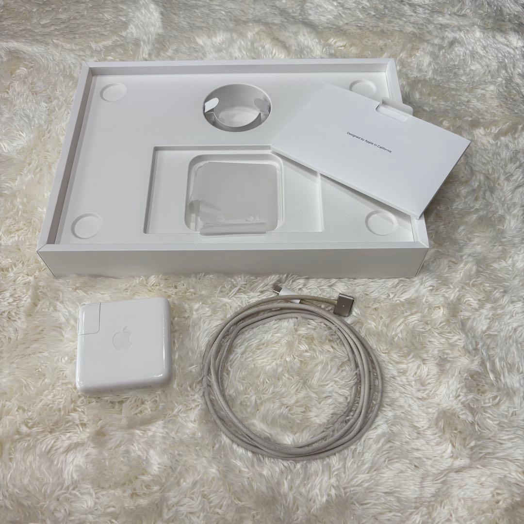 Apple MacBook Air M2 13.6インチ