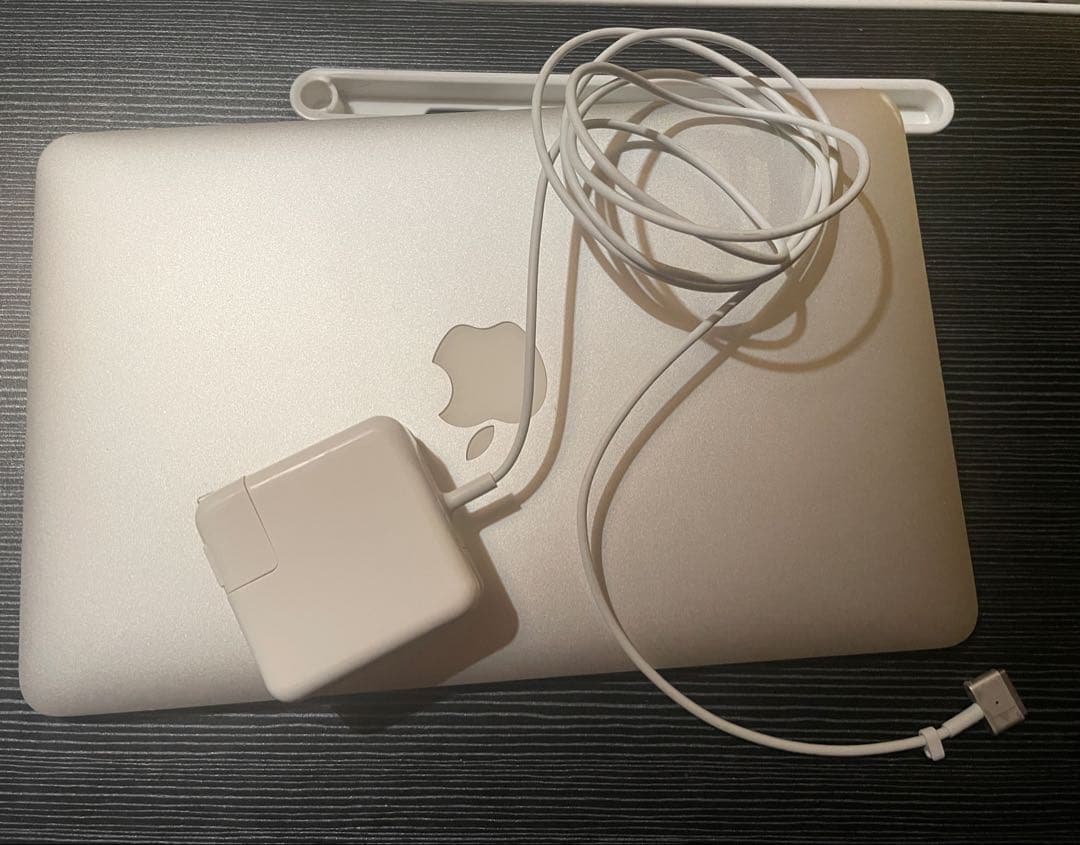 MacBook Air (11-inch, Mid 2012)　充電器付き