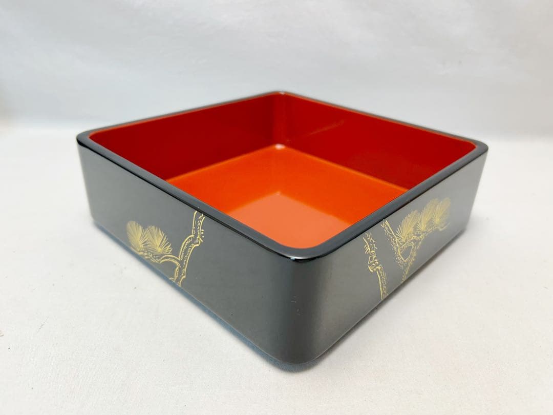 未使用 茶道具 木製 黒塗 金彩松鶴蒔絵 三段重箱 内朱 共箱