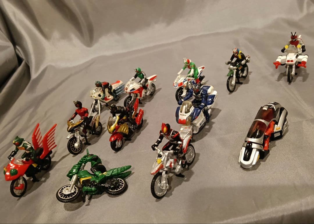 ホットウィール　仮面ライダー　バイクマシン　12台中古品セット