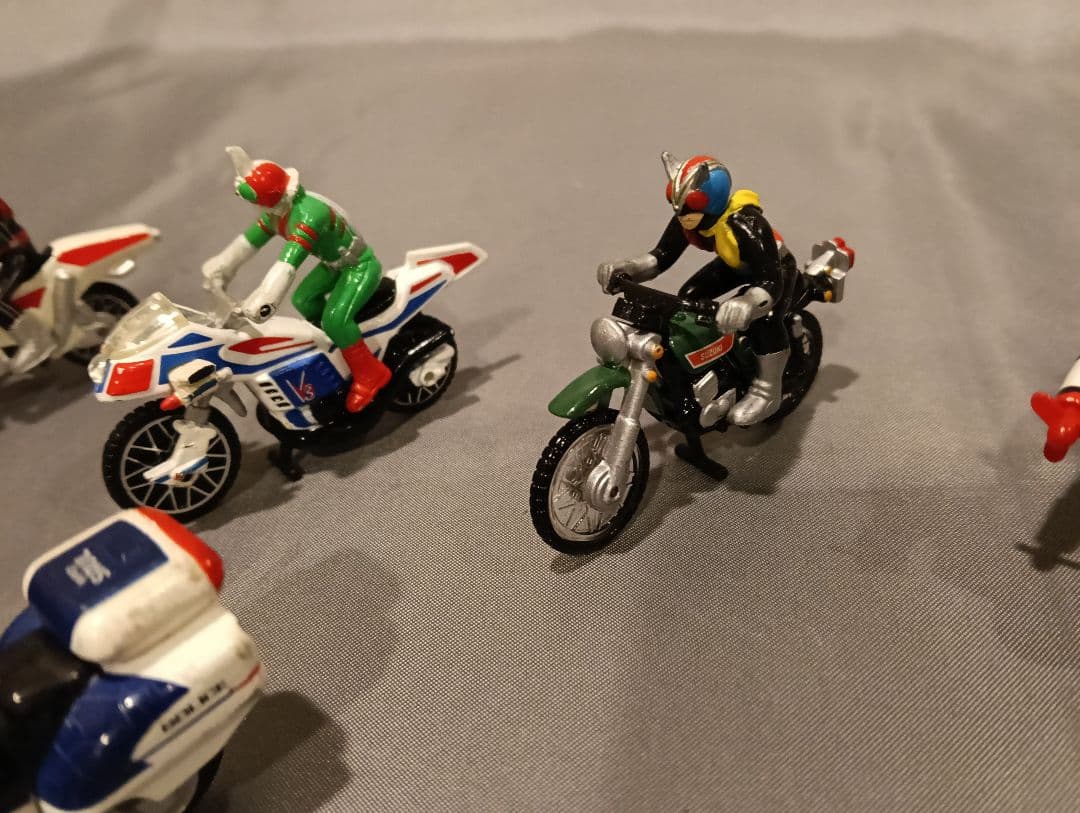 ホットウィール　仮面ライダー　バイクマシン　12台中古品セット