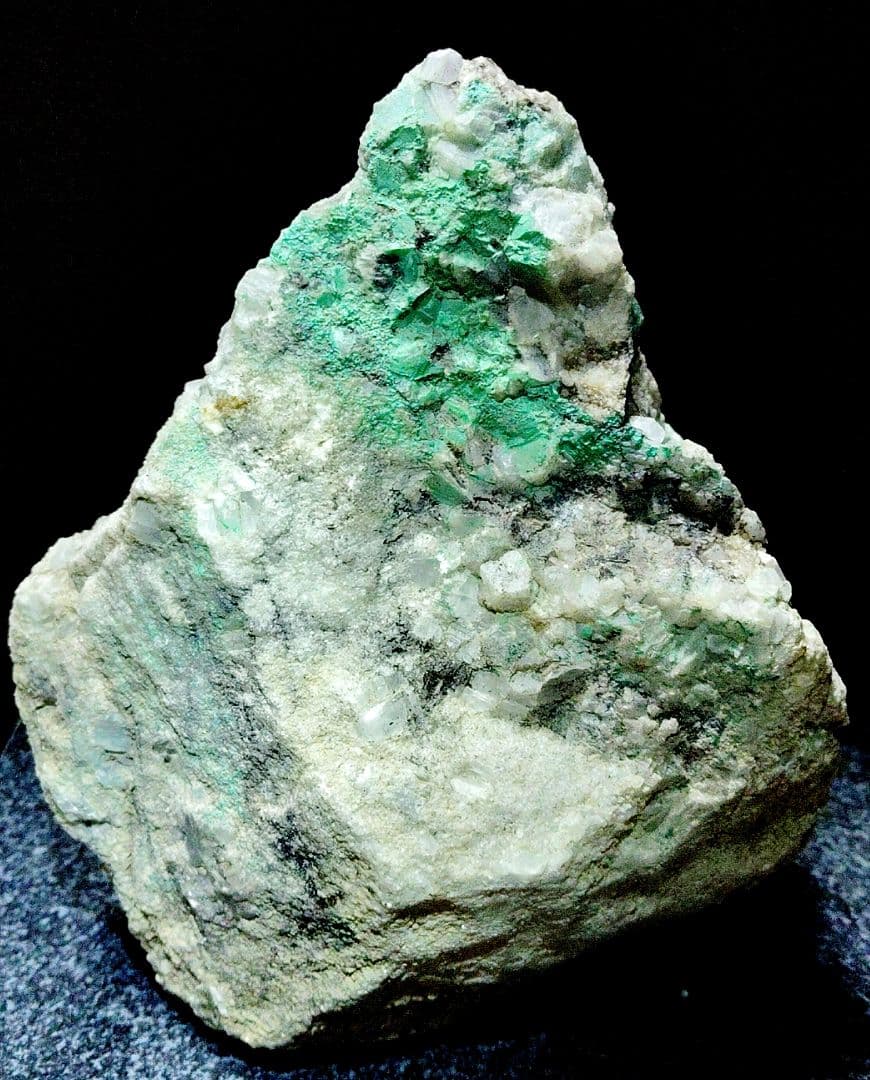 ★国産マラカイト原石★孔雀石【秩父鉱山・大黒ズリ3,128ｇ】