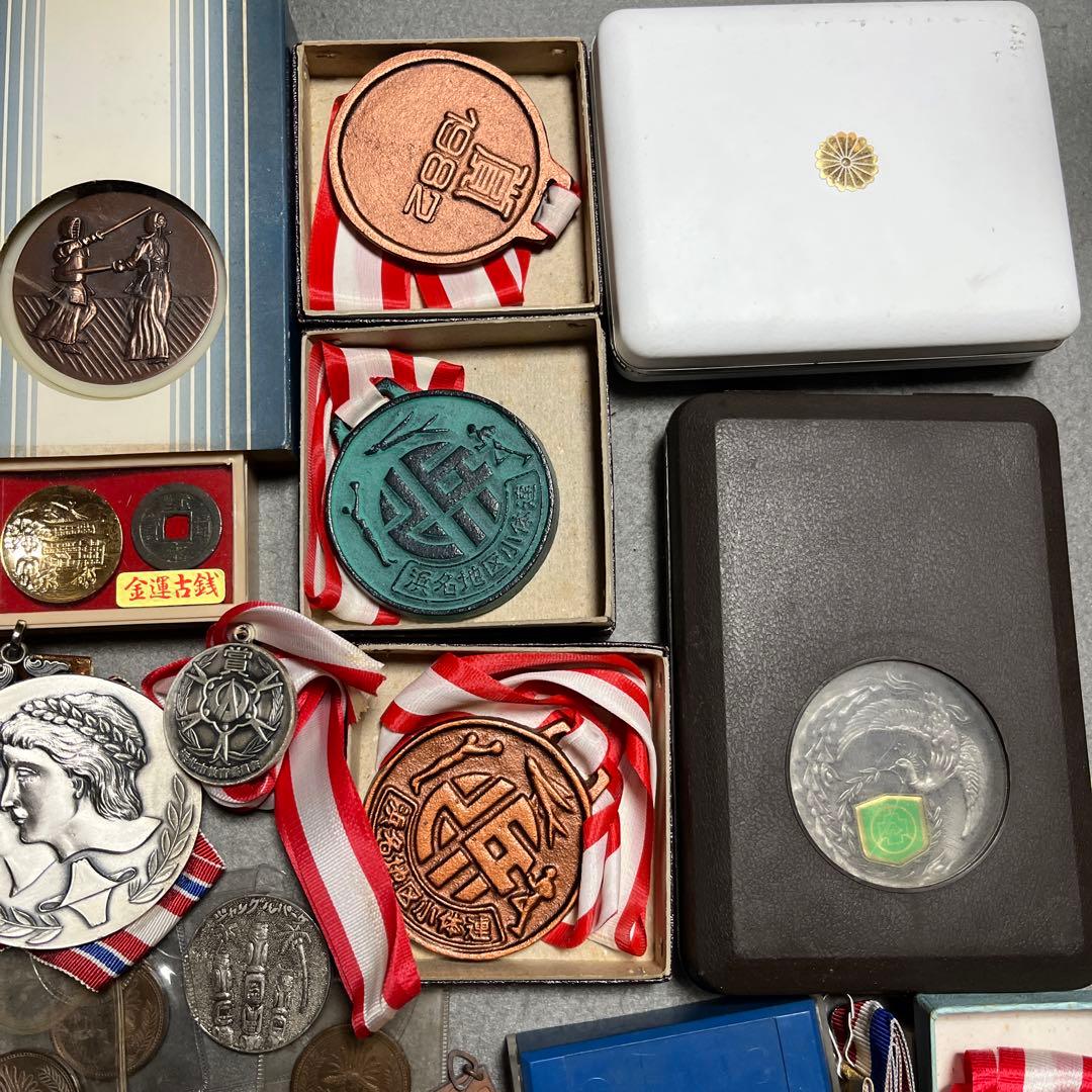 【値下げOK】 勲章 メダル 大量 まとめ売り 希少 徽章 赤十字社 ビンテージ