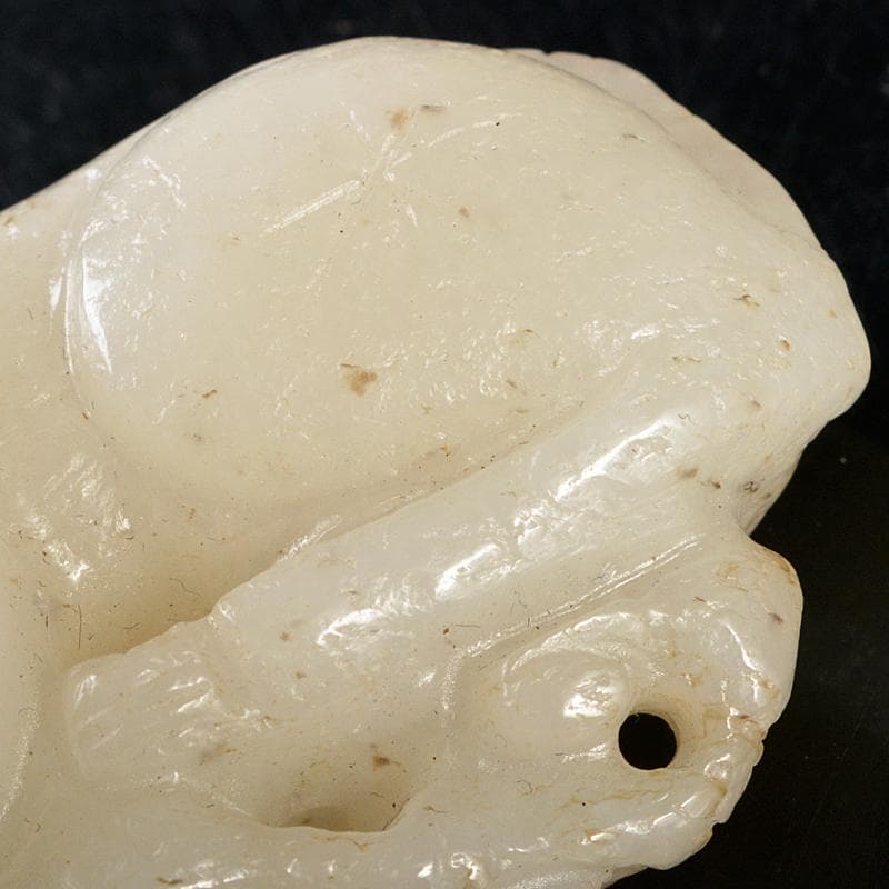 中国　玉石白玉彫刻　神獣　根付　置物　M　R5995E