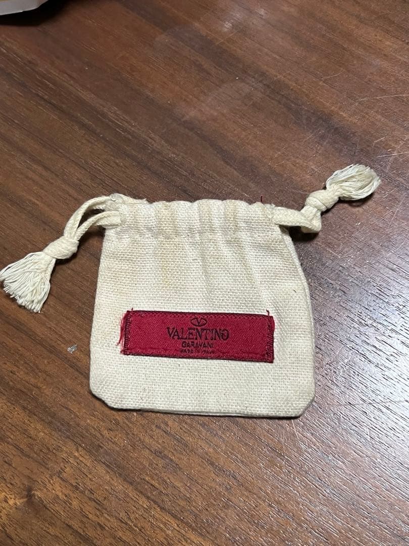 Valentino Vロゴ　シグネチャーピアス